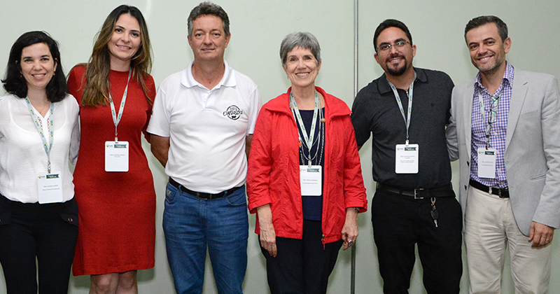 Cynthia, Maria Carolina, João Carlos (presidente da Aprocan), Mariza, Gustavo e Uelinton durante seminário científico realizado pelo FoRC – Foto: Lucas Gonçalves / Momento Foto e Vídeo