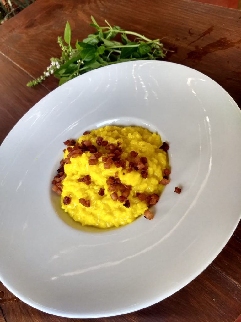 Risoto de açafrão com queijo Boursin e bacon